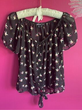Takara Black Short-Sleeve Button-Front HummungBird Print Blouse with Tie Hem